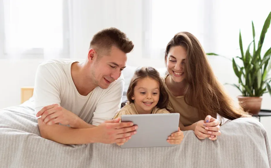 Familia disfrutando la conexión de Telpin